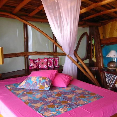 Vanira Lodge Teahupoo Exterior photo