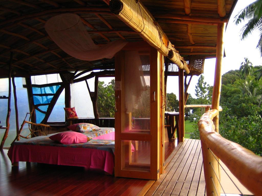 Vanira Lodge Teahupoo Exterior photo