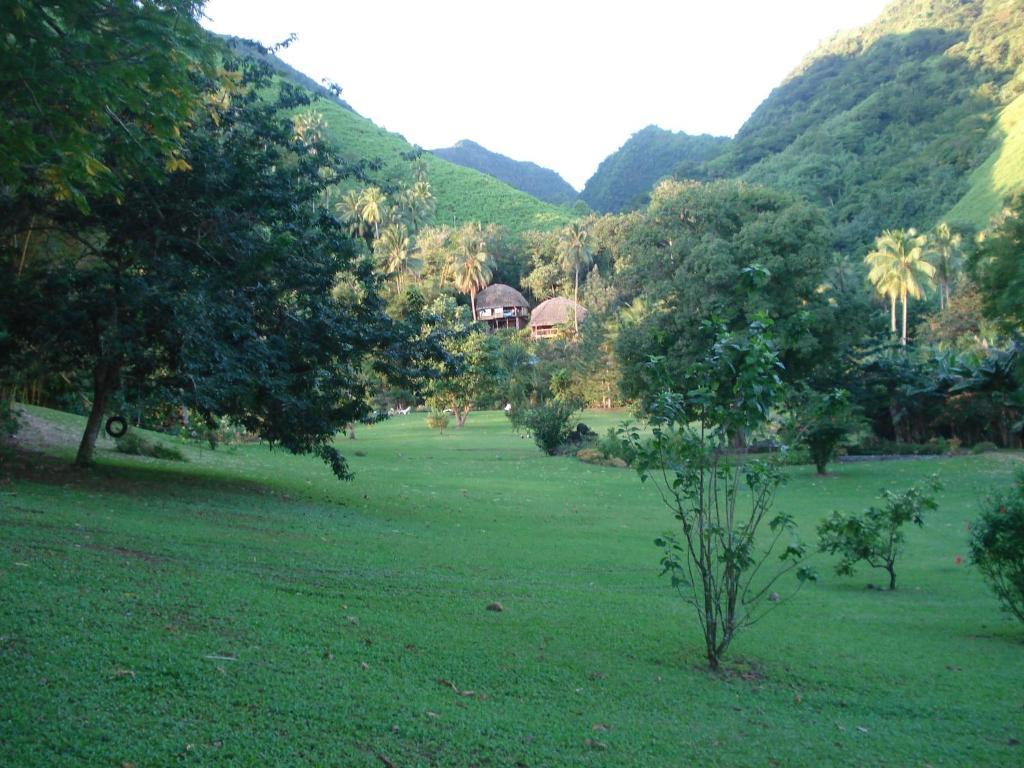 Vanira Lodge Teahupoo Exterior photo