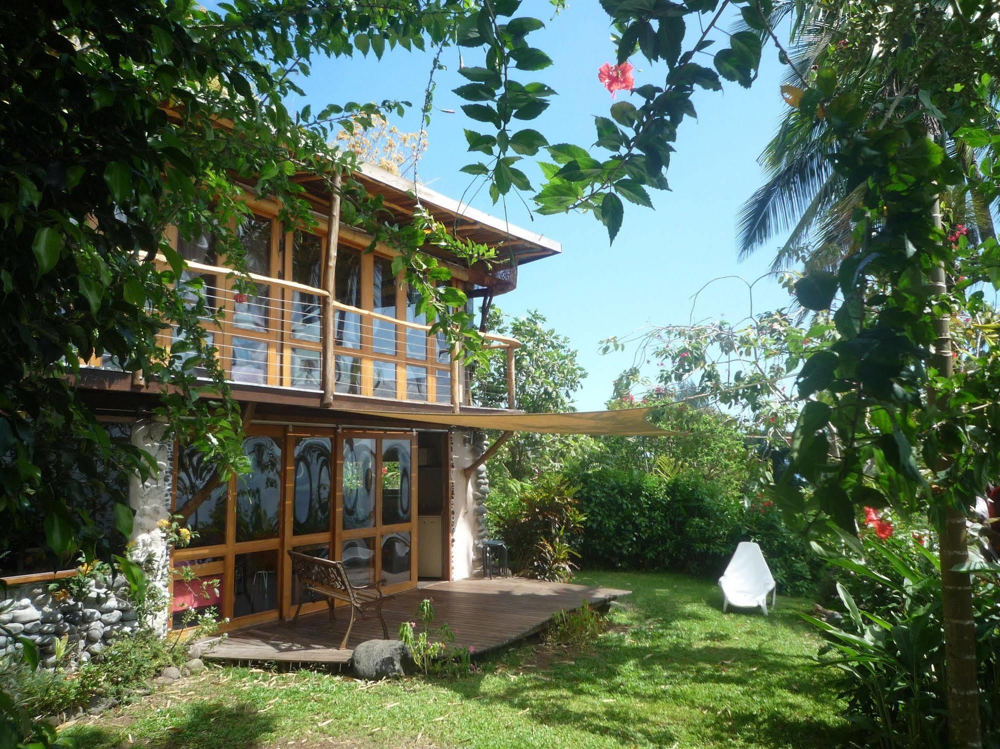 Vanira Lodge Teahupoo Exterior photo