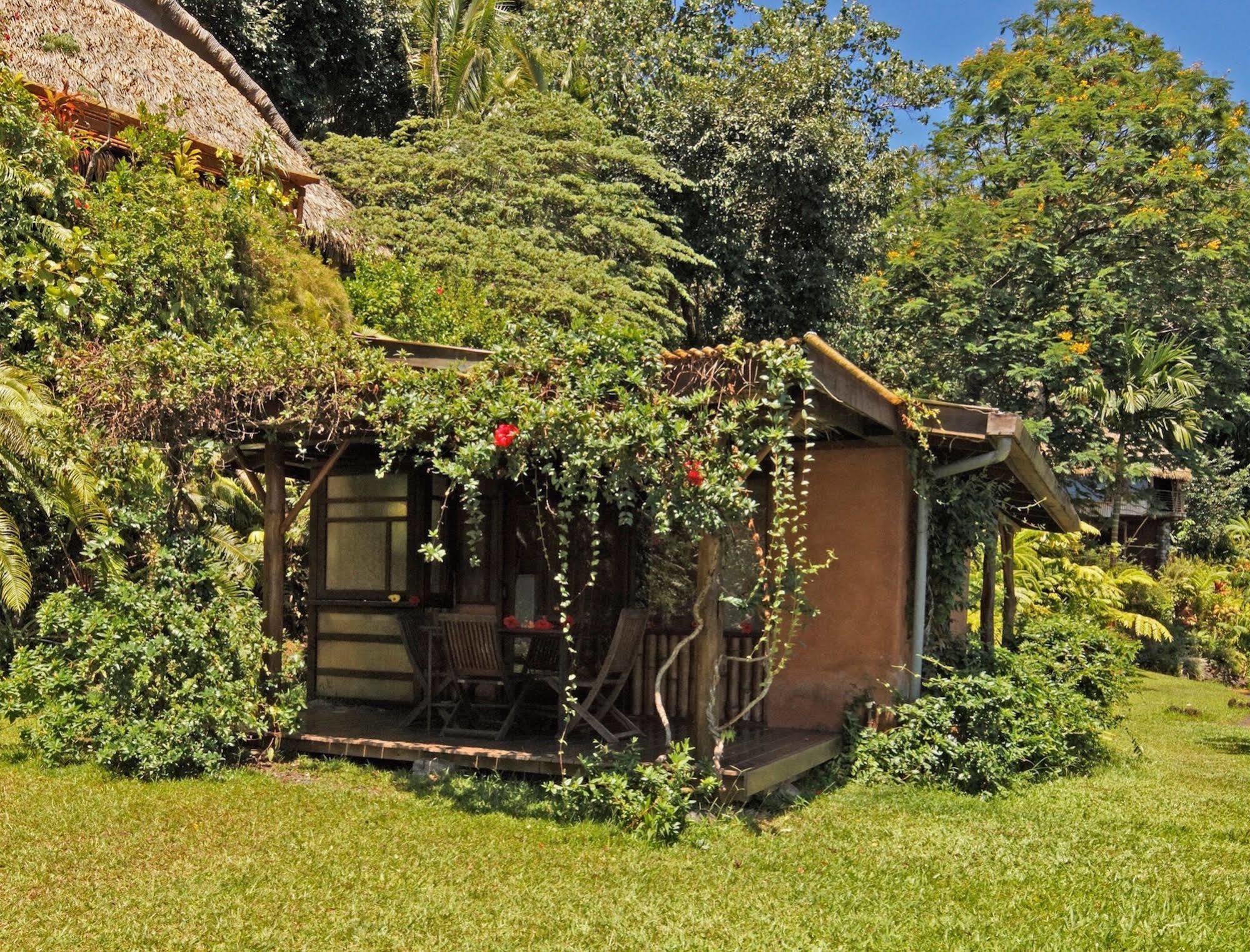 Vanira Lodge Teahupoo Exterior photo