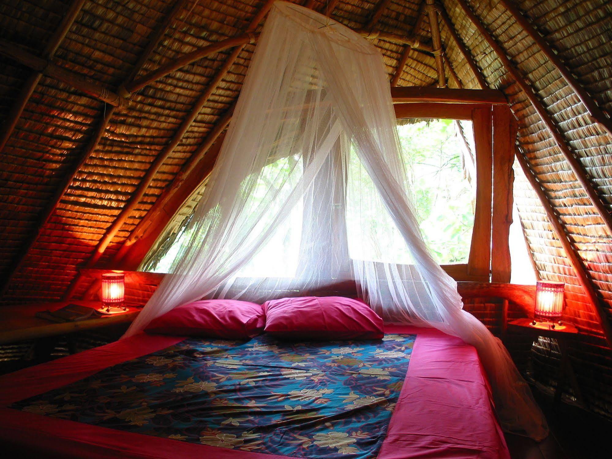 Vanira Lodge Teahupoo Exterior photo