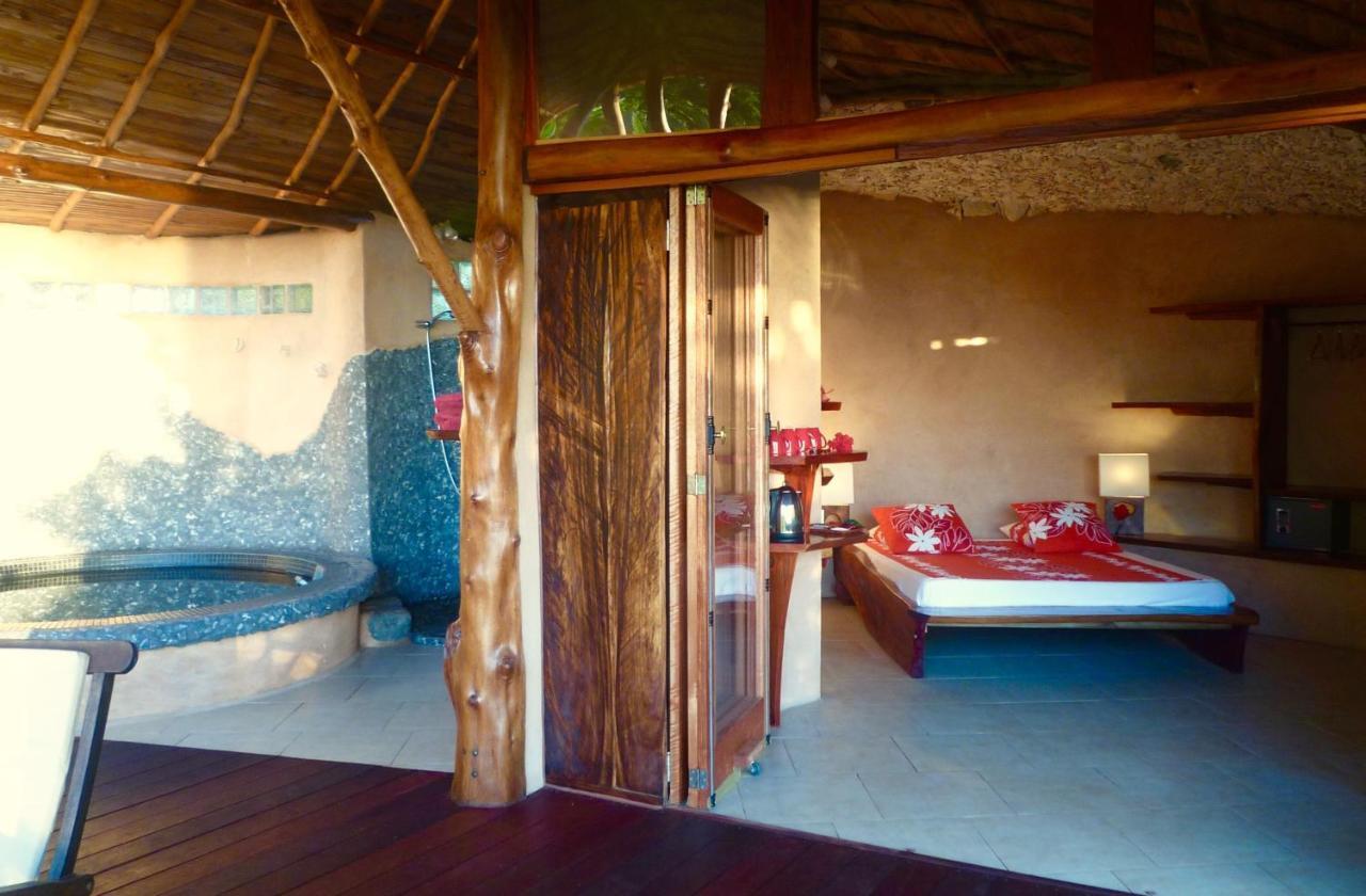 Vanira Lodge Teahupoo Exterior photo