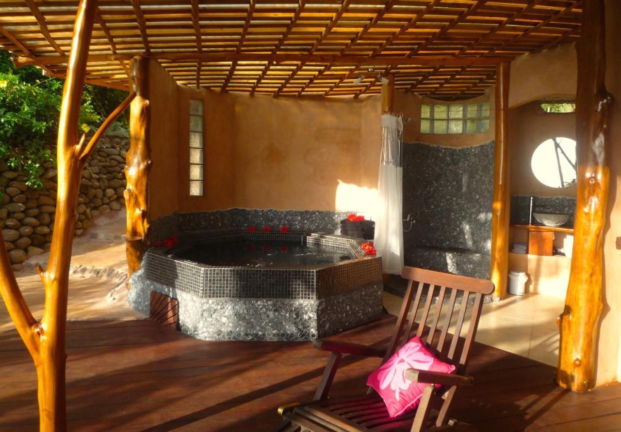 Vanira Lodge Teahupoo Exterior photo